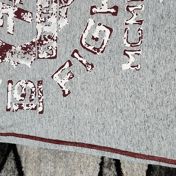 AMERICAN FIGHTER TRAINING DIVISION GRAY MAROON RAISED LOGO GRAPHIC CREW-NECK TEE - Picture 6 of 14